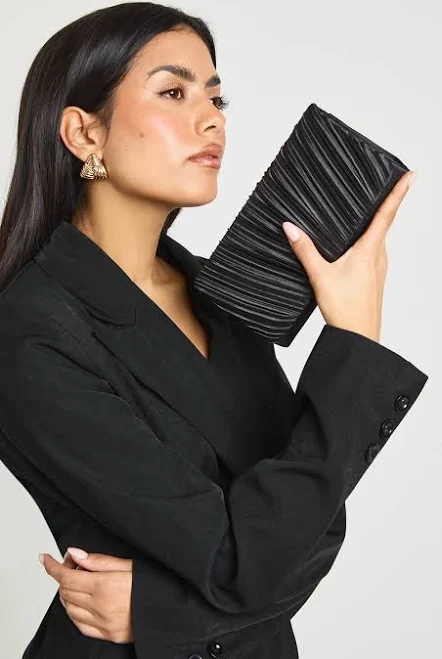 bag Boohoo Women's Satin Pleated Clutch Bag with Detachable Chain boohoo USA $16.8