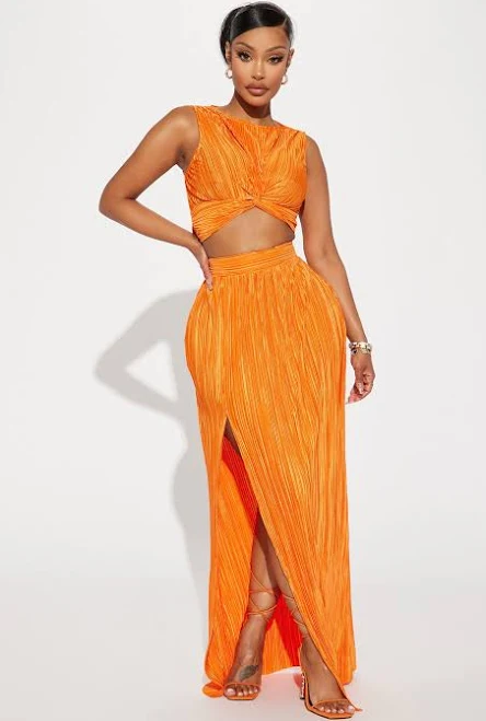 matching set Fashion Nova Conjunto de Falda Playing Games Plisse Skirt Set Fashion Nova $27.99