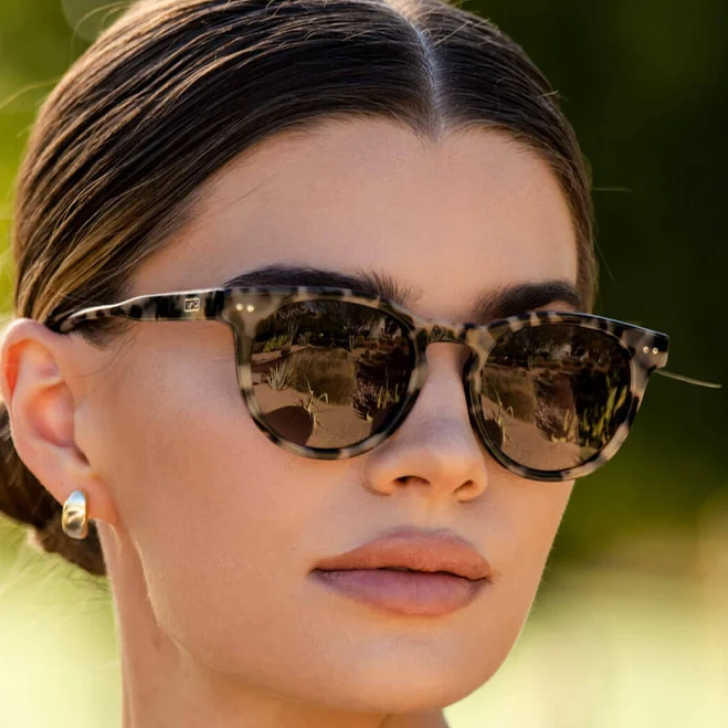 Tate Round Polarized Sunglasses with Brown Gradient Lenses