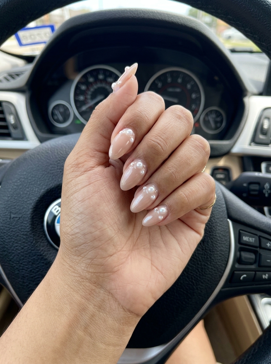 Pearl bridal texture nails for wedding 2026. Glamorous, sophisticated, ethereal look.