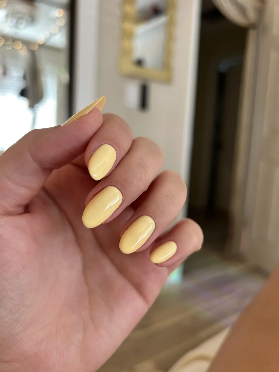Butter Yellow Nails Fall Color Trends 2026: Chic Fall Manicure Ideas