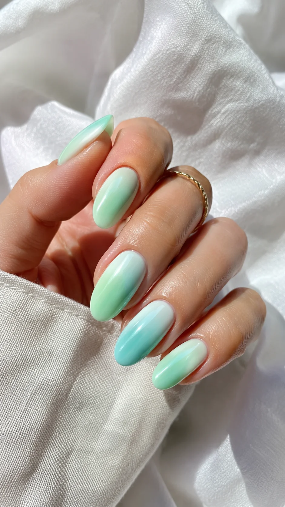 22 Aura Nails With Soft Blended Colors You'll Want to Wear in 2026