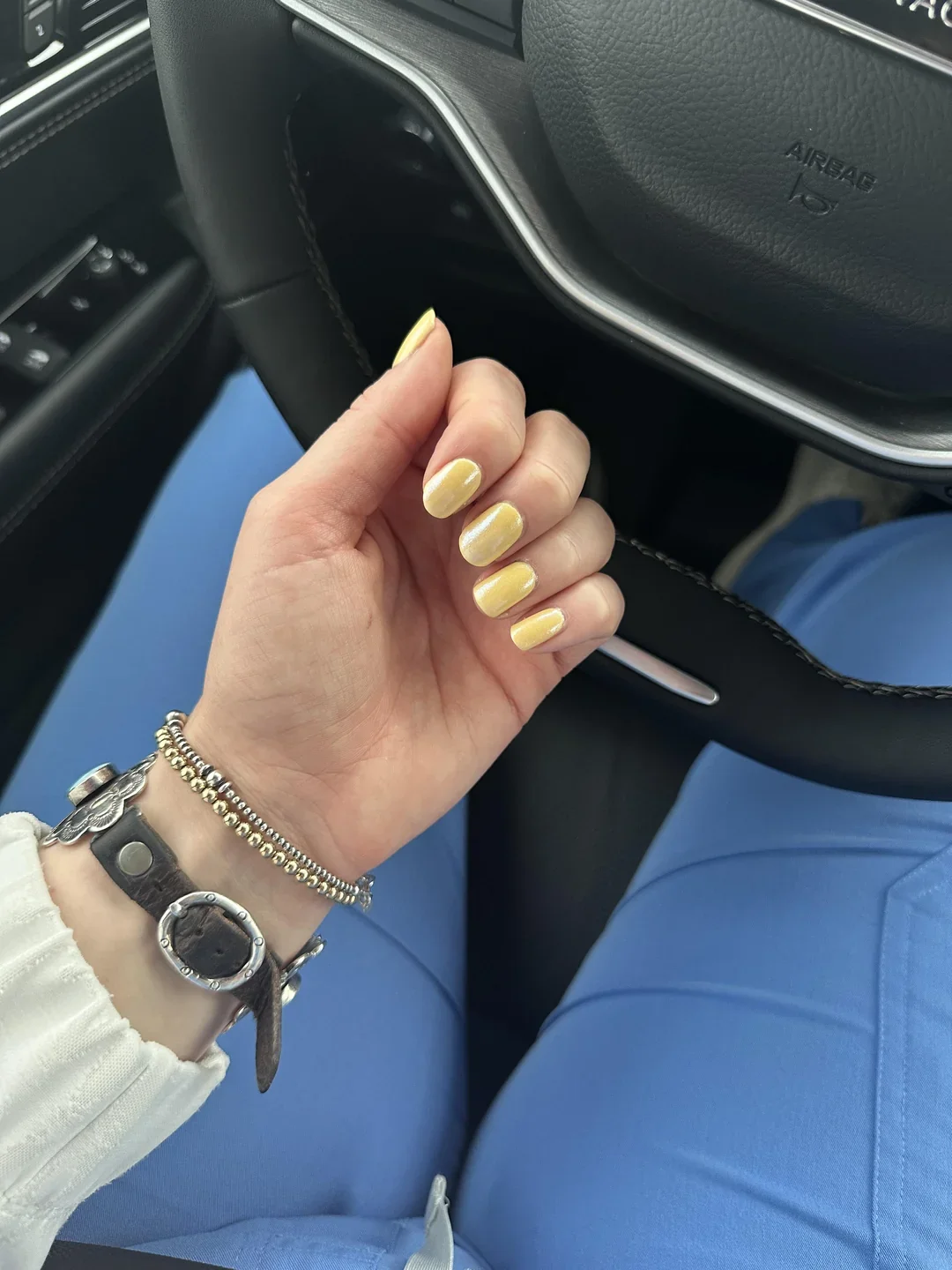 Butter Yellow Nails Fall Color Trends 2026: Chic Fall Manicure Ideas