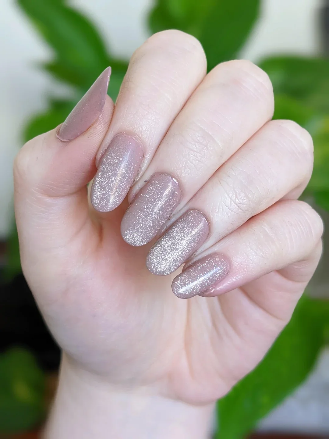 24 Velvet Nails With Luxurious Shimmer Effect Finish For Fall