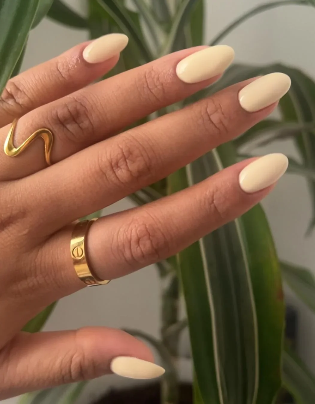 Butter Yellow Nails Fall Color Trends 2026: Chic Fall Manicure Ideas