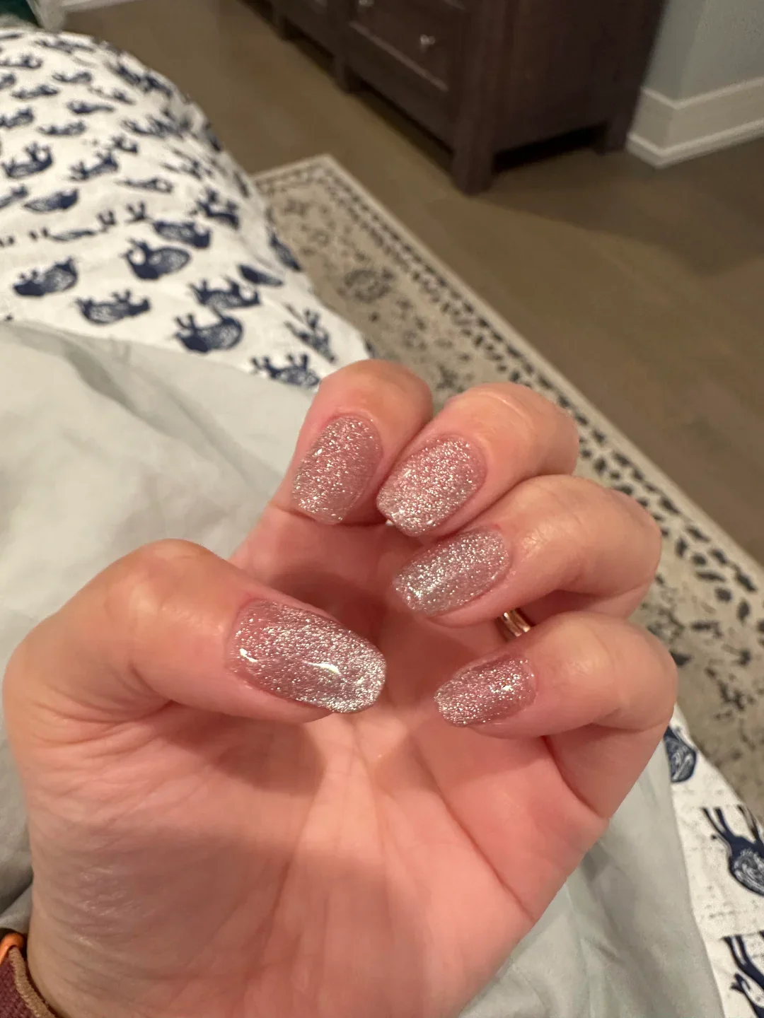 24 Velvet Nails With Luxurious Shimmer Effect Finish For Fall