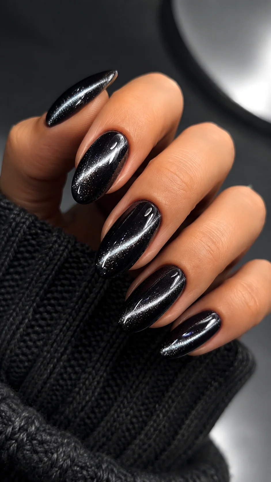 25 Cat Eye Magnetic Gel Nail Designs You'll Want to Wear in 2026