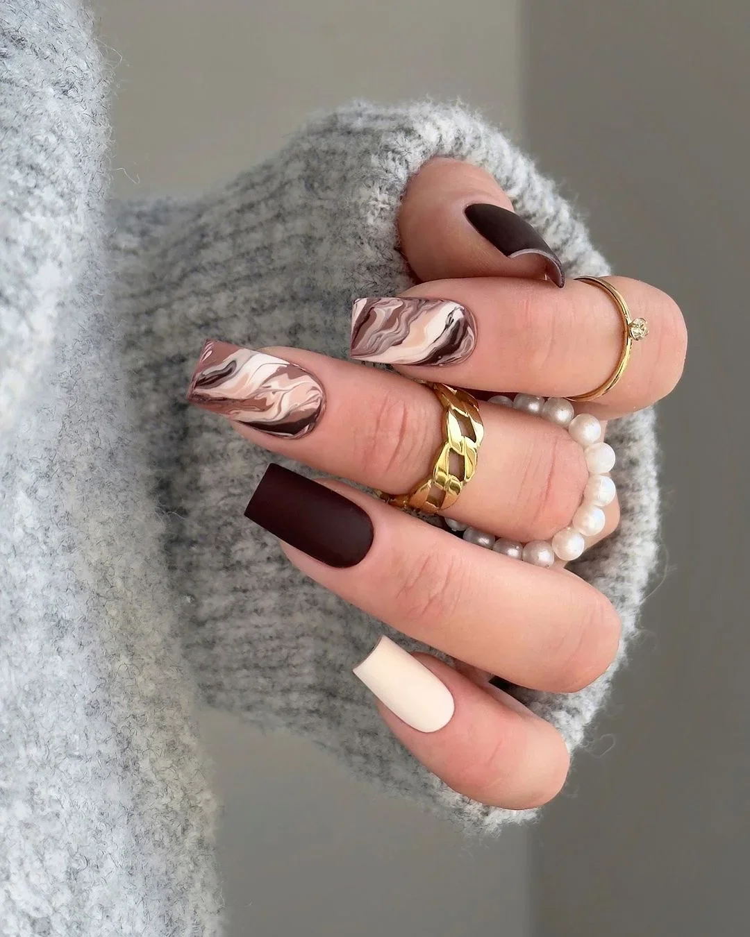 22 Classy Square Nails for Professional Women: Elegant Manicure Ideas