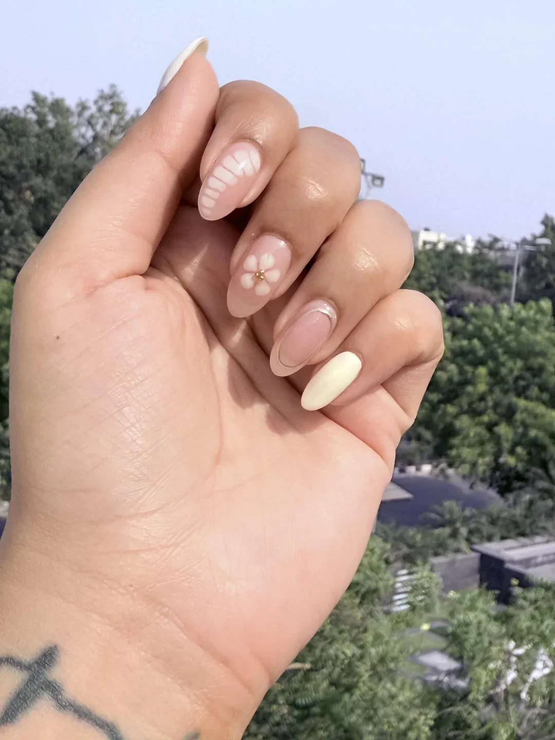 Butter Yellow Nails Fall Color Trends 2026: Chic Fall Manicure Ideas