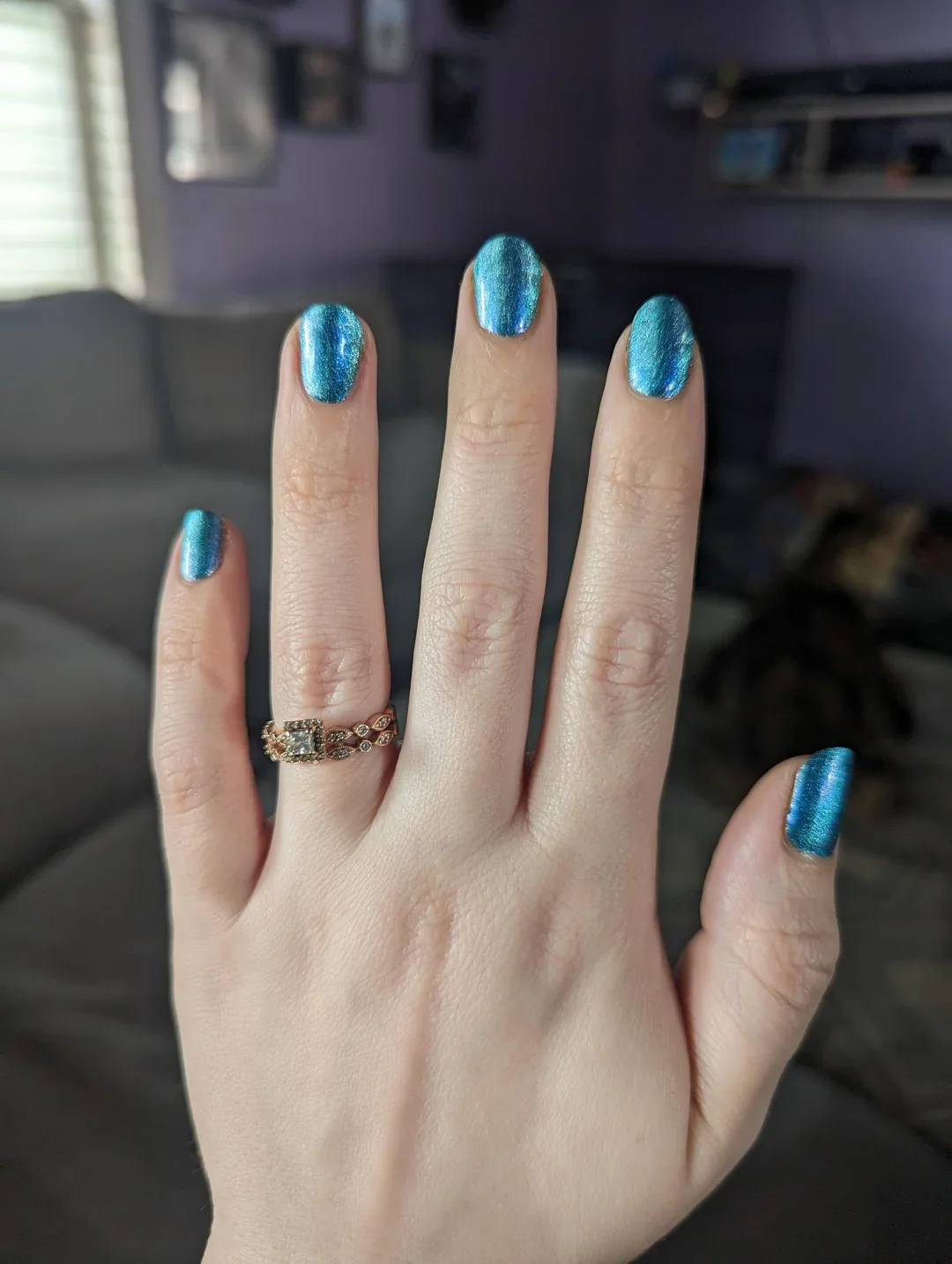 24 Velvet Nails With Luxurious Shimmer Effect Finish For Fall