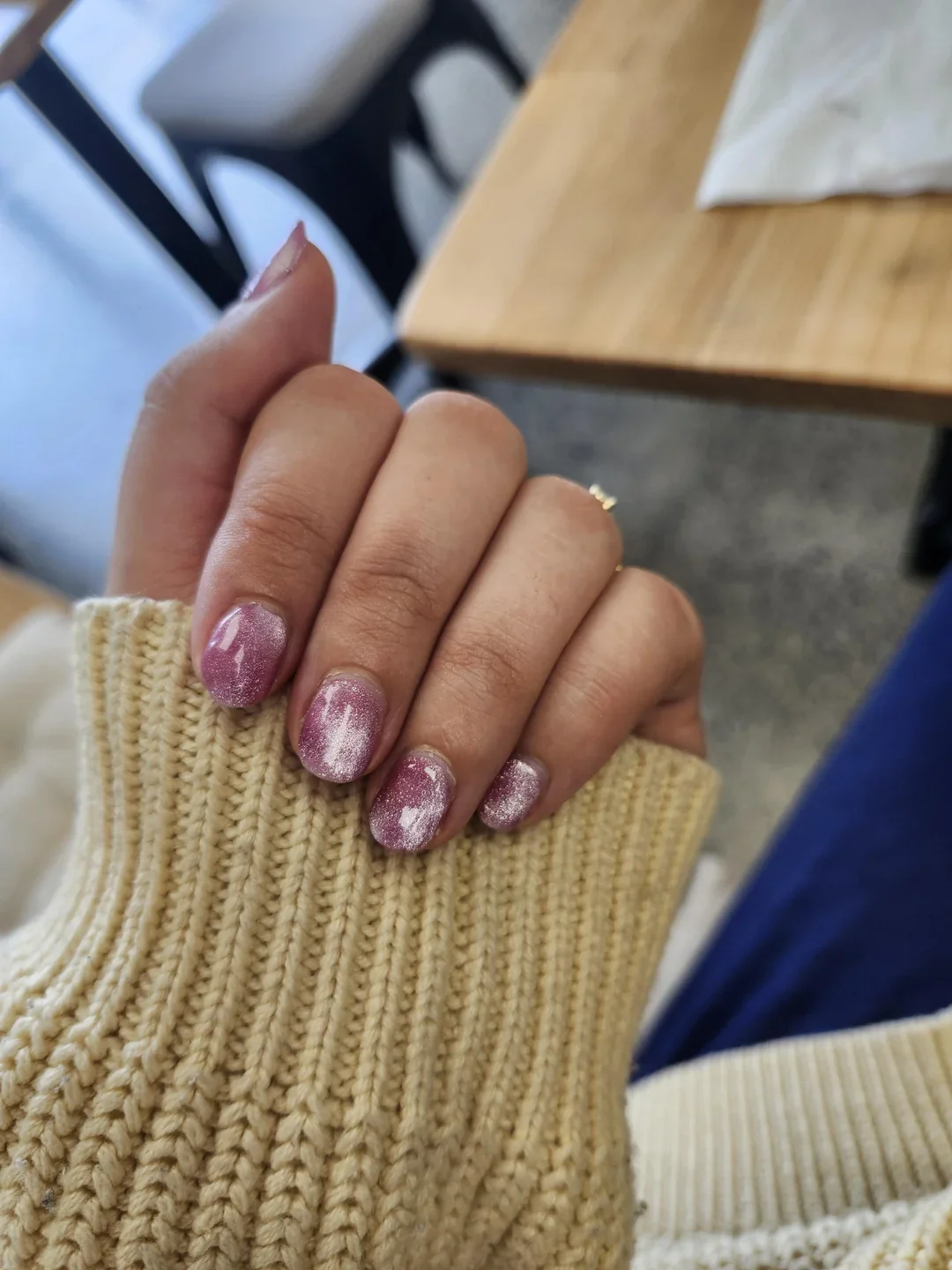 24 Velvet Nails With Luxurious Shimmer Effect Finish For Fall