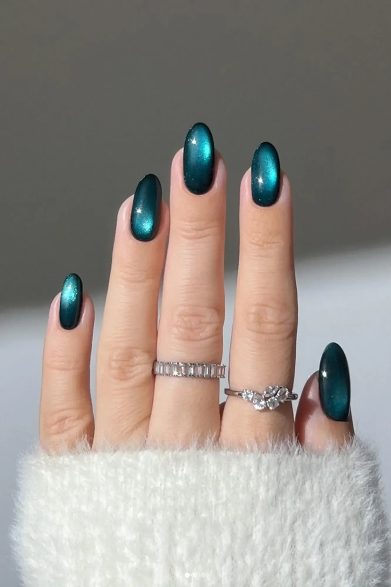 23 Velvet Magnetic Nails Luxurious Glossy Finish: Chic Manicure Ideas