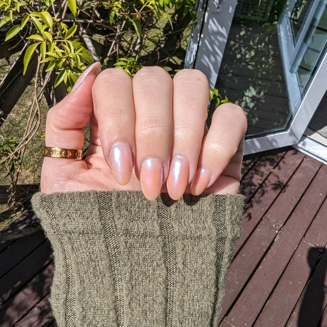 25 Glazed Donut Nails With Chrome Finish Effect