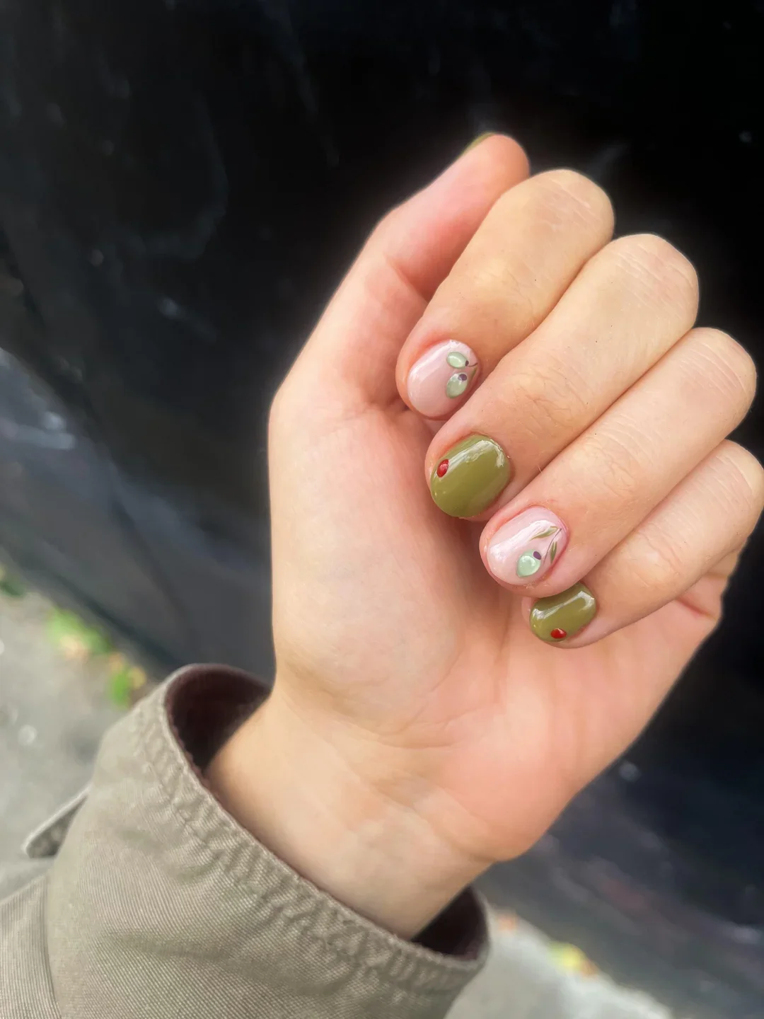26 Olive Green Fall Nails 2026 Ideas for a Chic Autumn Manicure