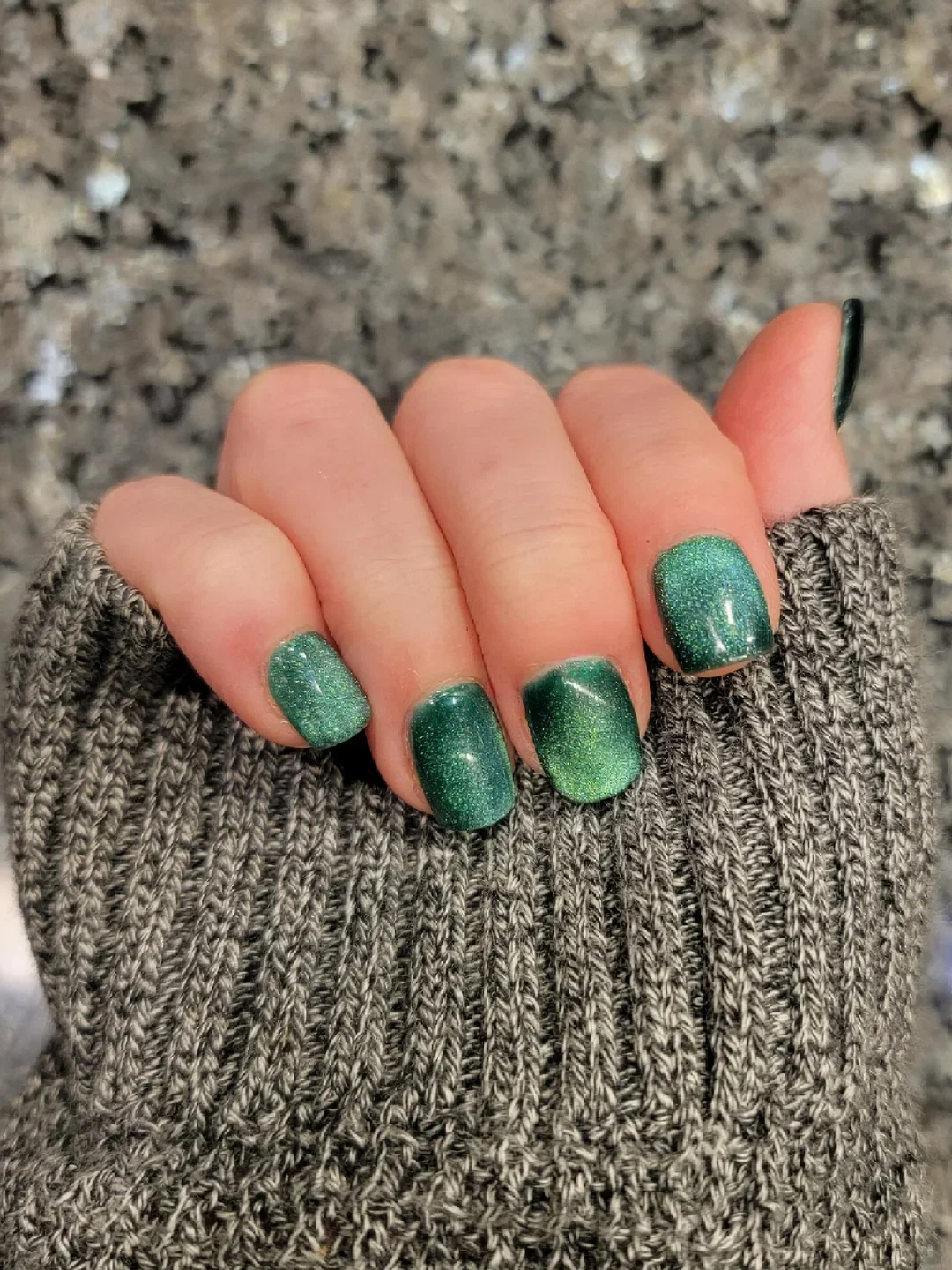 24 Velvet Nails With Luxurious Shimmer Effect Finish For Fall