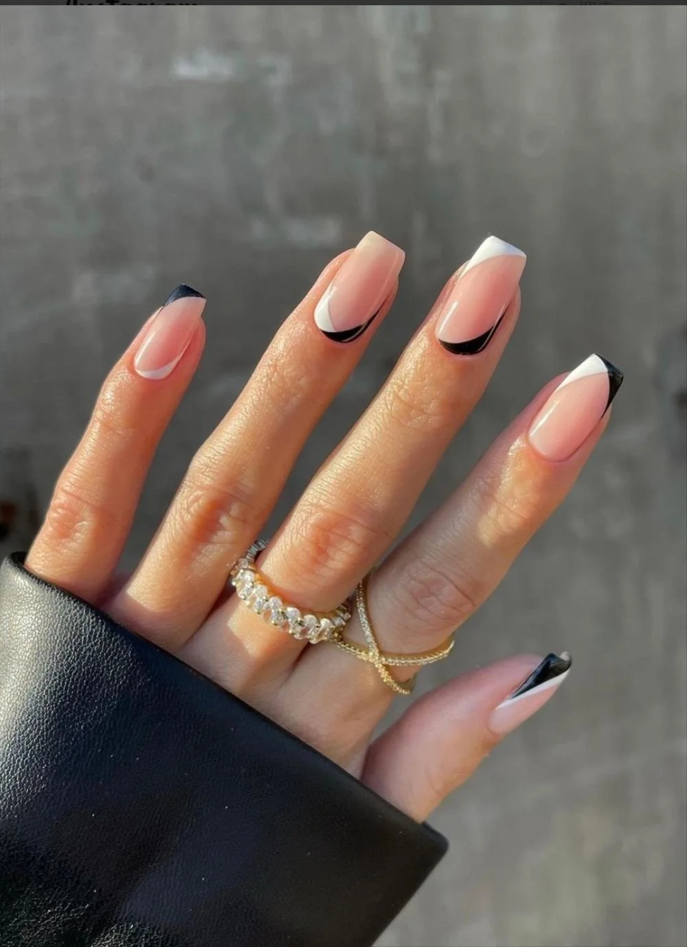22 Classy Square Nails for Professional Women: Elegant Manicure Ideas