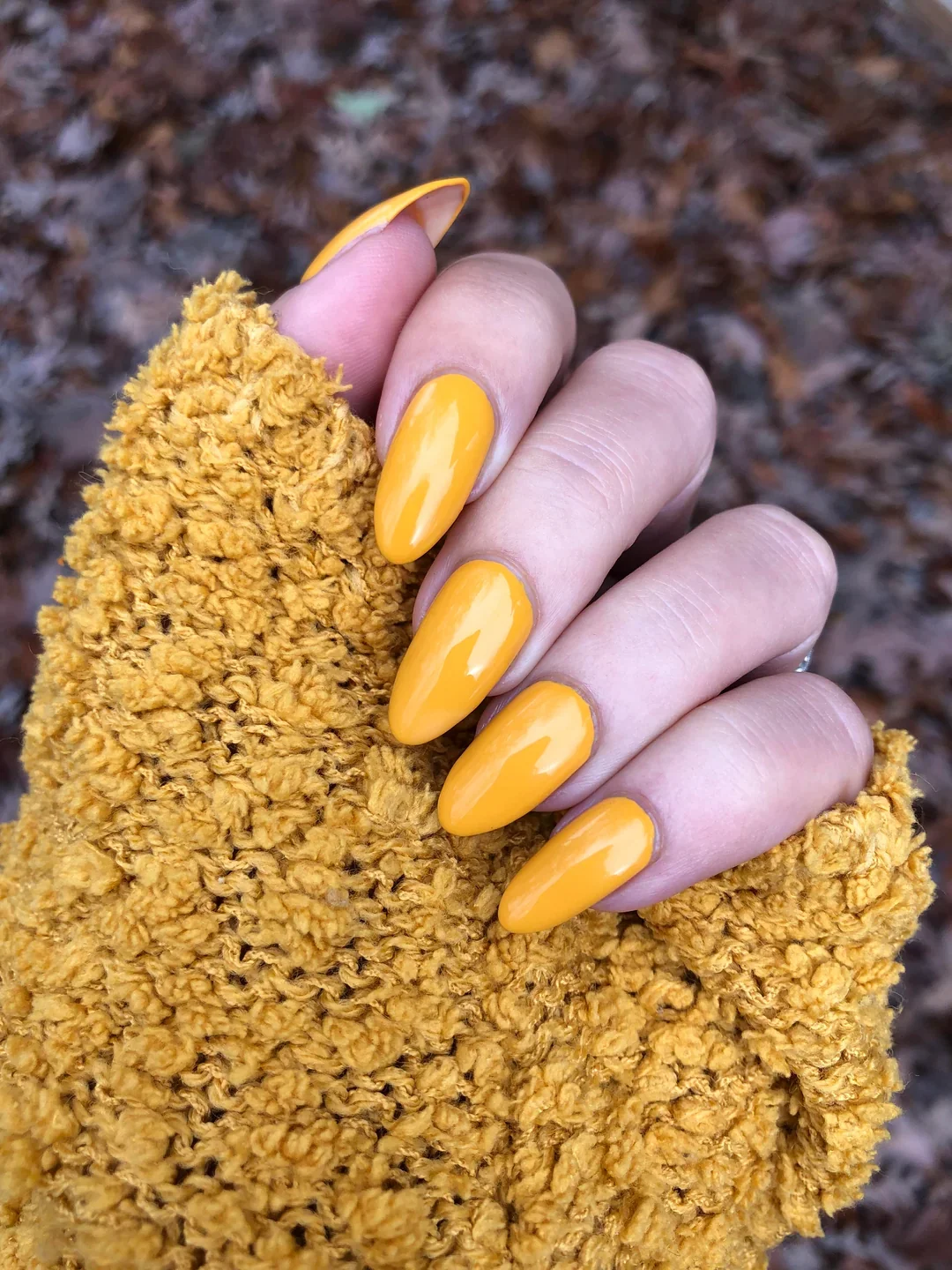 Butter Yellow Nails Fall Color Trends 2026: Chic Fall Manicure Ideas