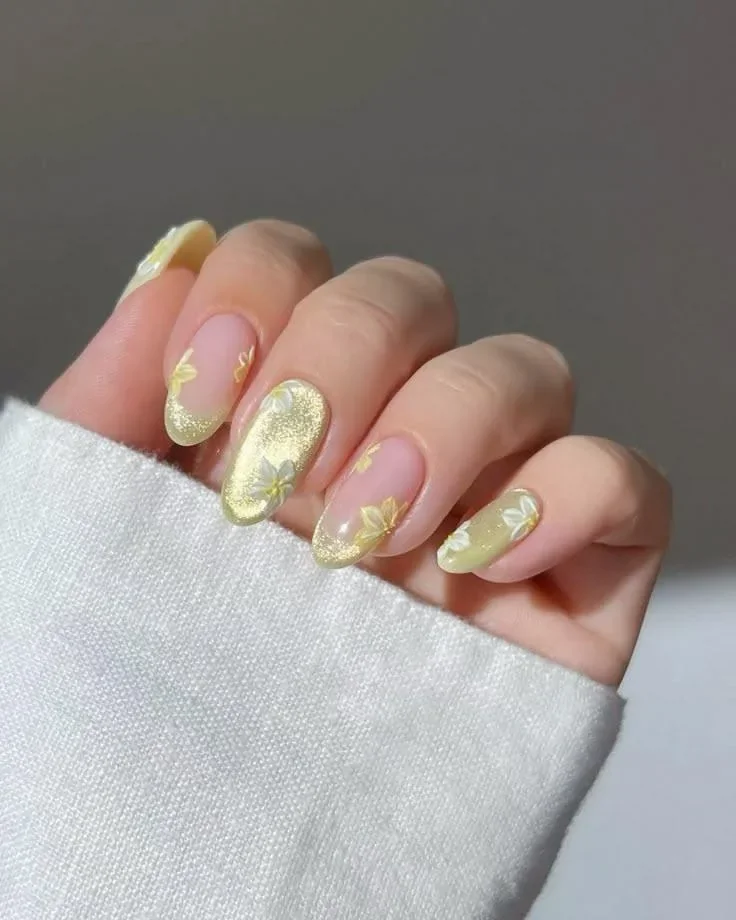 Butter Yellow Nails Fall Color Trends 2026: Chic Fall Manicure Ideas