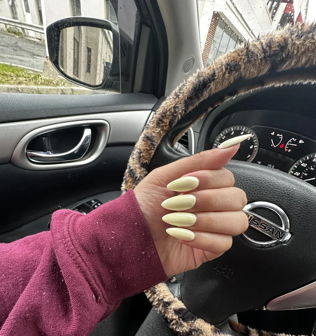 Butter Yellow Nails Fall Color Trends 2026: Chic Fall Manicure Ideas