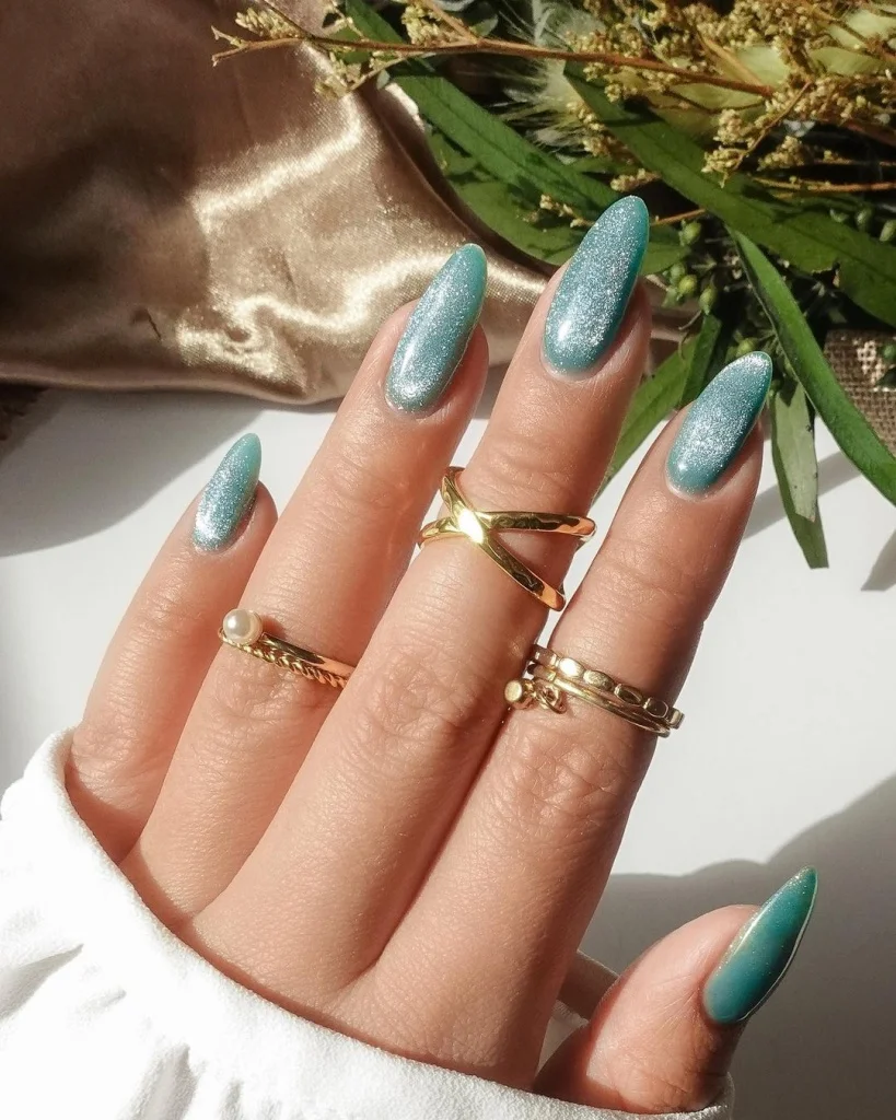 24 Velvet Nails With Luxurious Shimmer Effect Finish For Fall