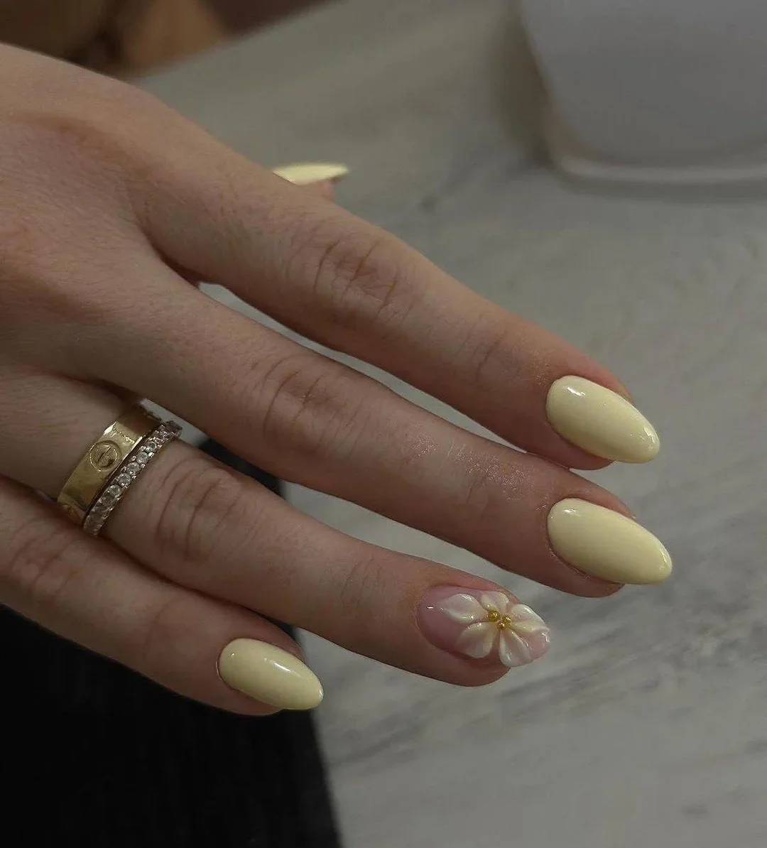 Butter Yellow Nails Fall Color Trends 2026: Chic Fall Manicure Ideas