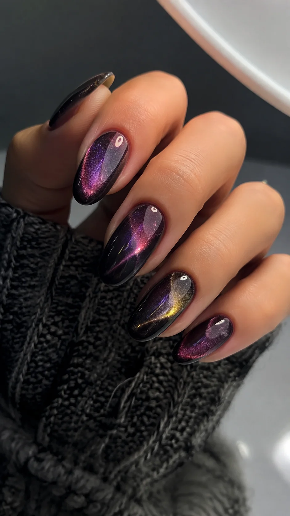 25 Cat Eye Magnetic Gel Nail Designs You'll Want to Wear in 2026