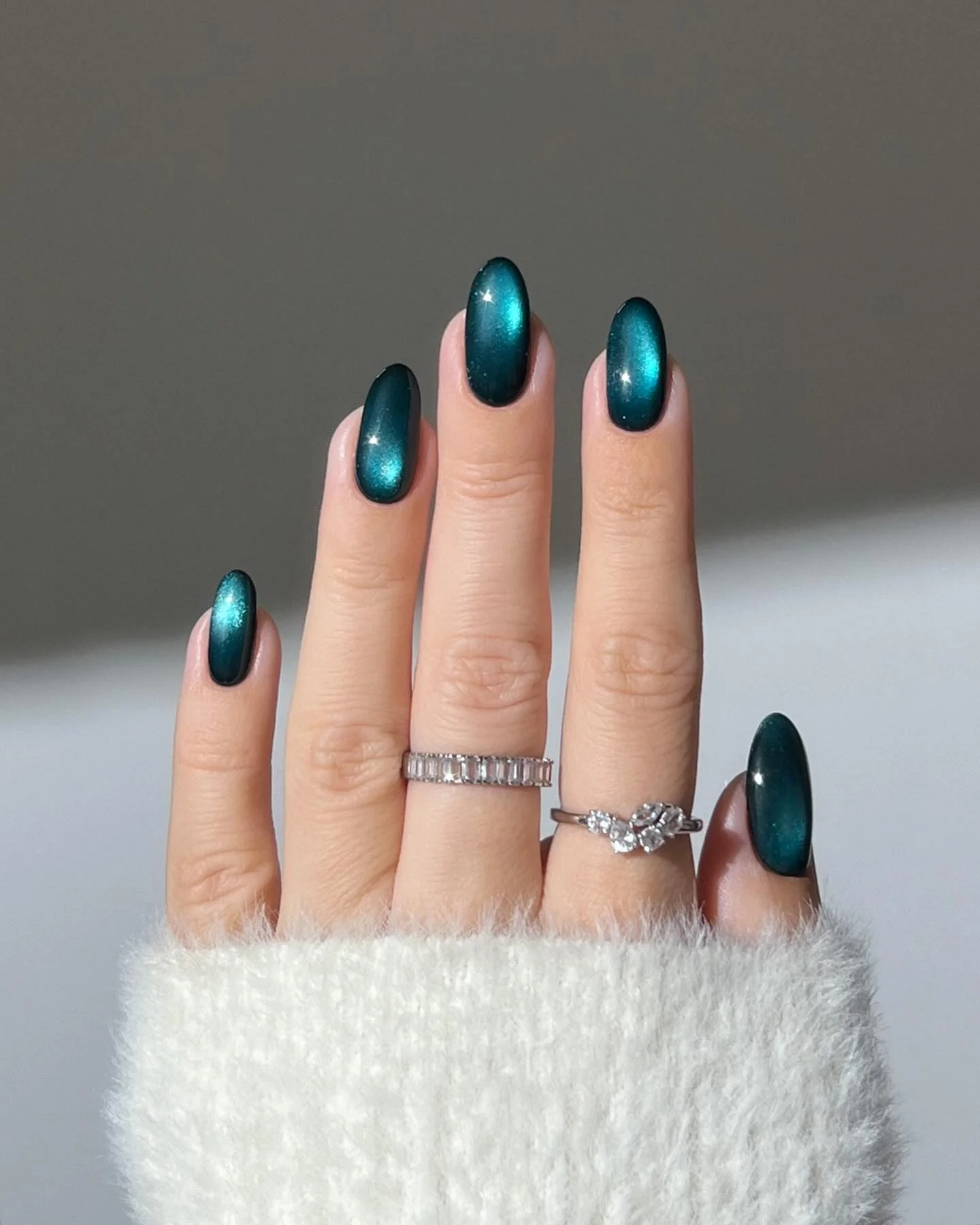 23 Velvet Magnetic Nails Luxurious Glossy Finish: Chic Manicure Ideas