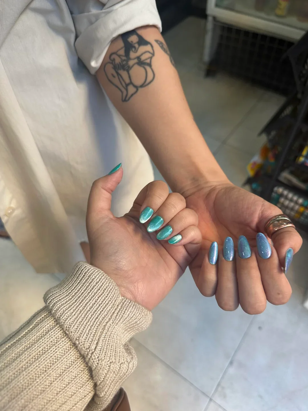 24 Velvet Nails With Luxurious Shimmer Effect Finish For Fall
