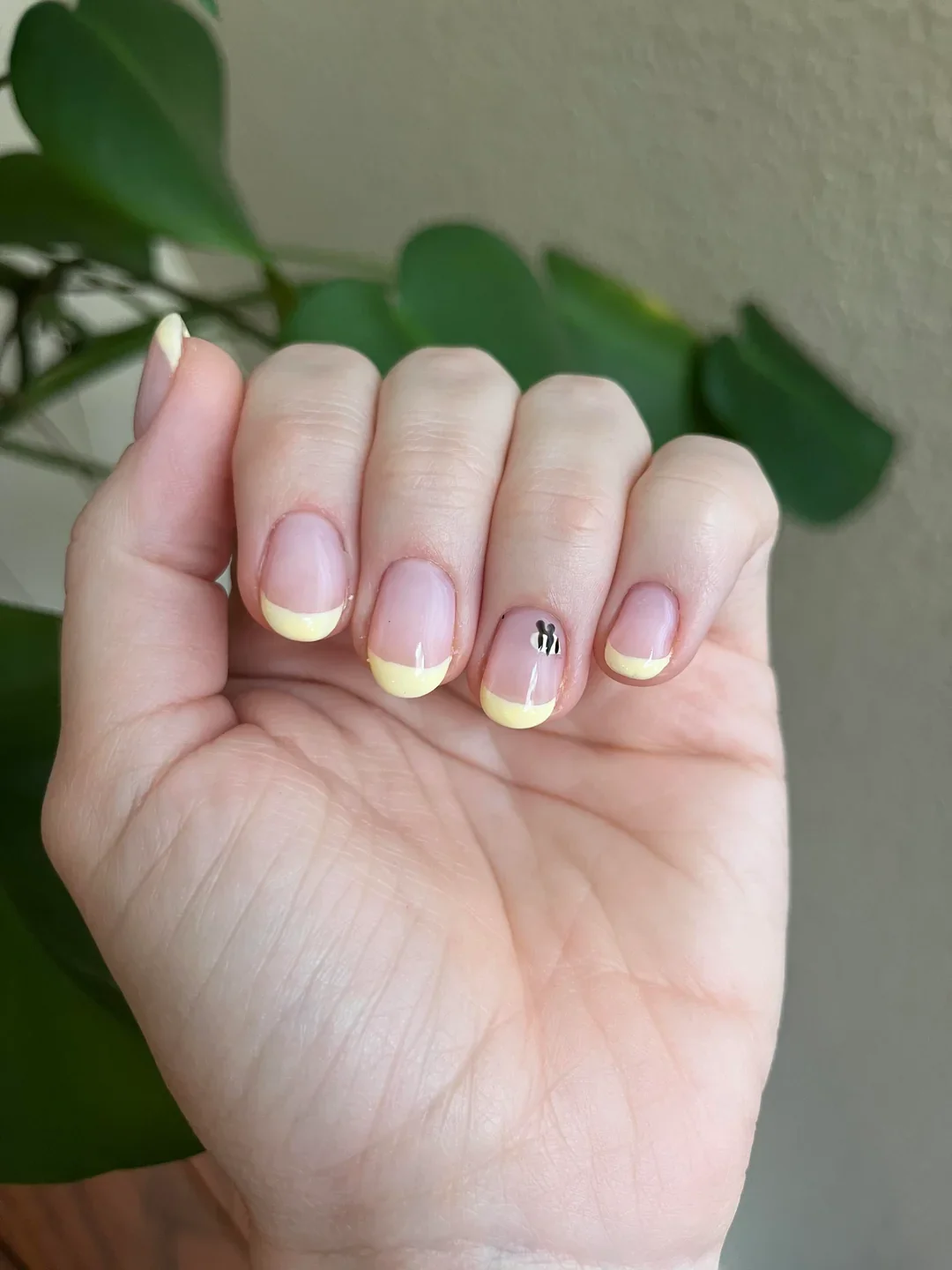 Butter Yellow Nails Fall Color Trends 2026: Chic Fall Manicure Ideas
