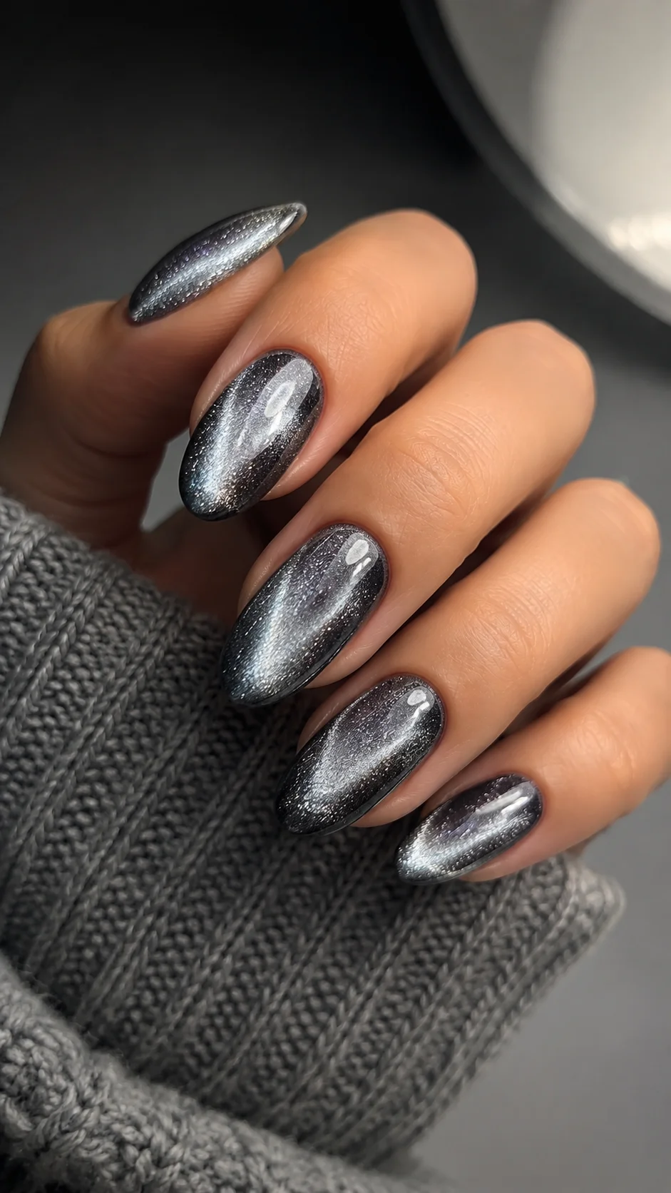25 Cat Eye Magnetic Gel Nail Designs You'll Want to Wear in 2026