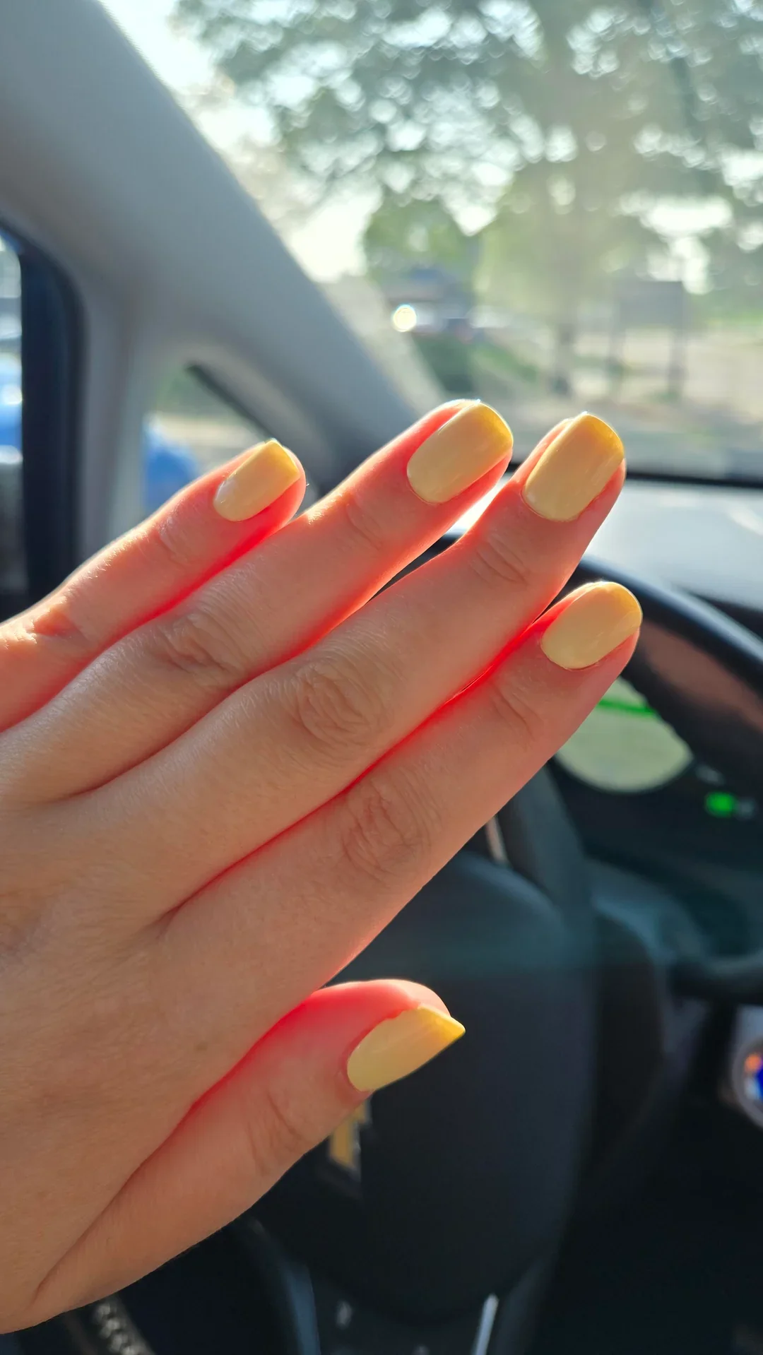 Butter Yellow Nails Fall Color Trends 2026: Chic Fall Manicure Ideas