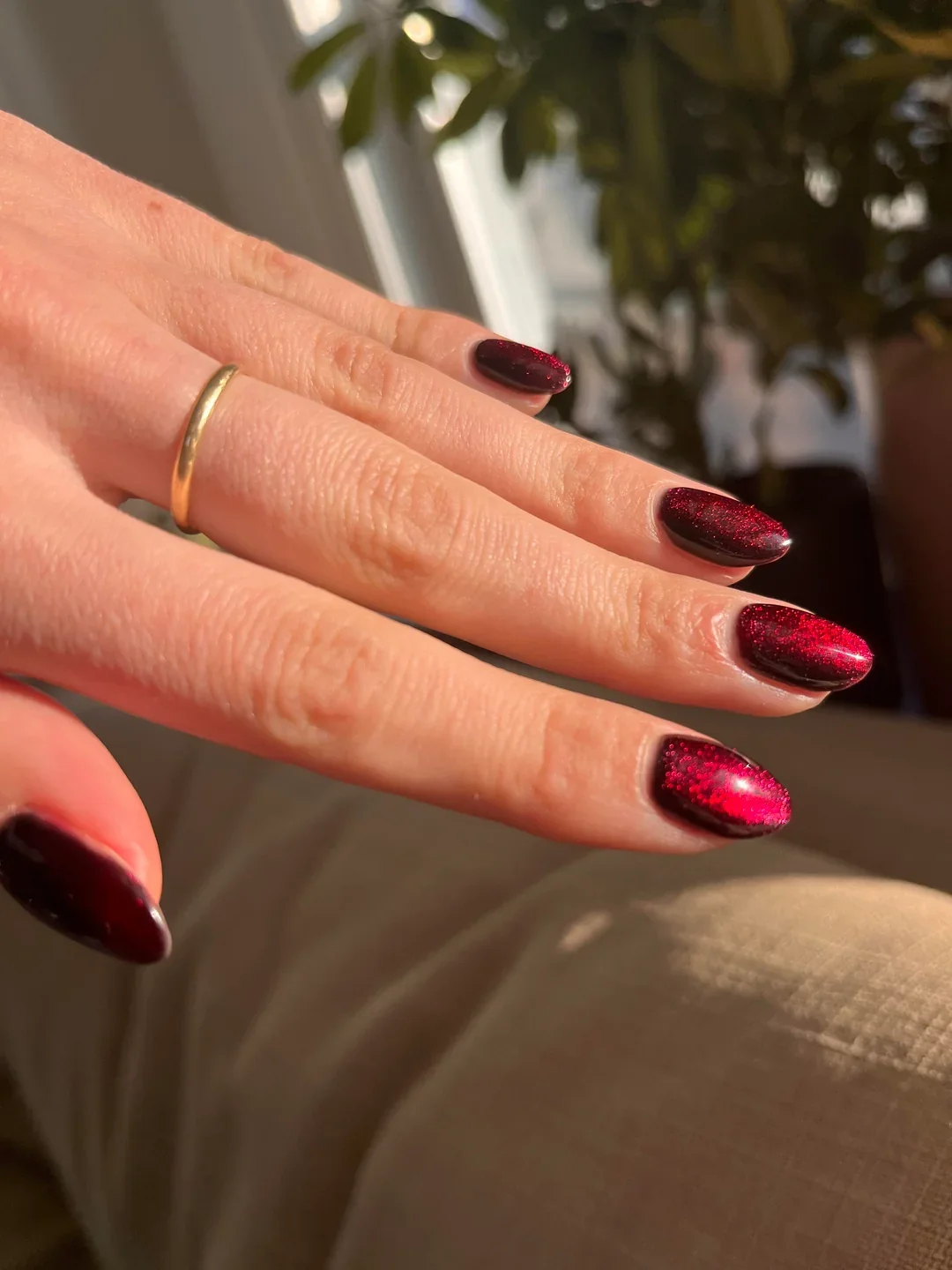 24 Velvet Nails With Luxurious Shimmer Effect Finish For Fall