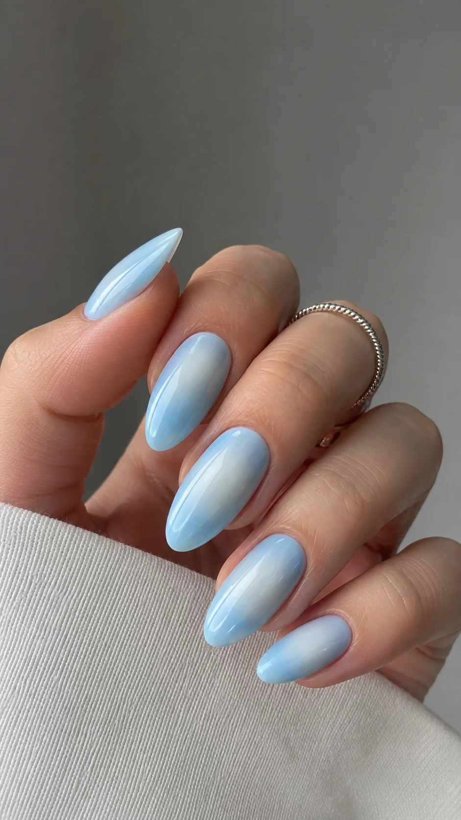22 Aura Nails With Soft Blended Colors You'll Want to Wear in 2026