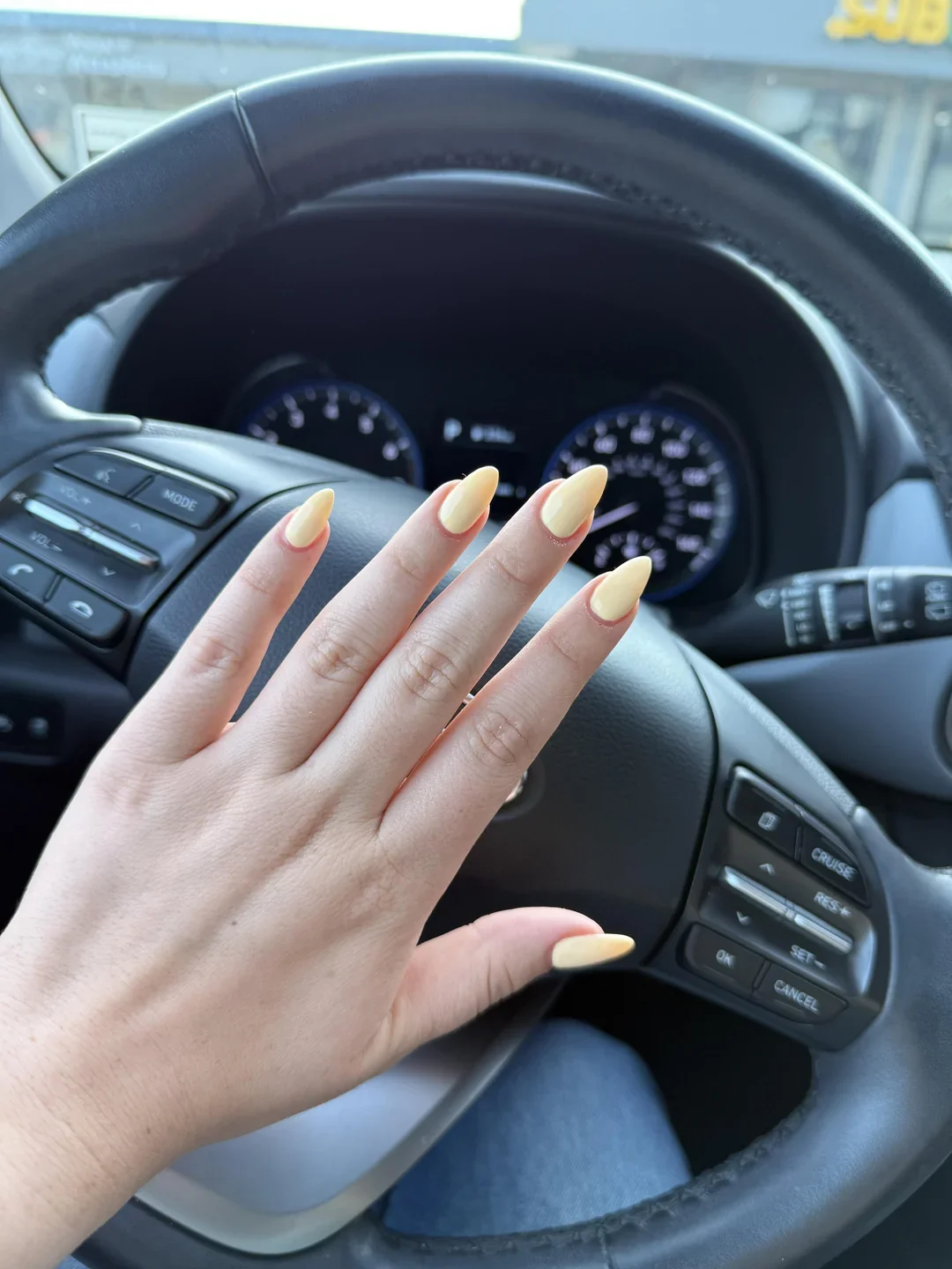 Butter Yellow Nails Fall Color Trends 2026: Chic Fall Manicure Ideas