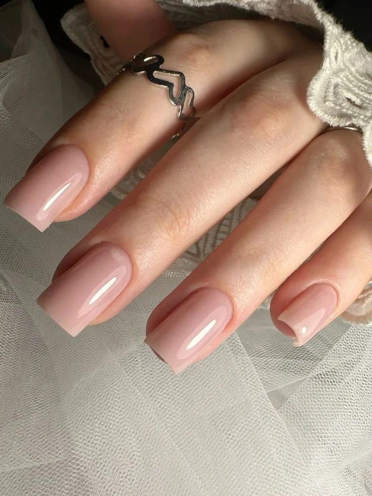 24 Minimalist Nude Manicure Ideas for Everyday Style