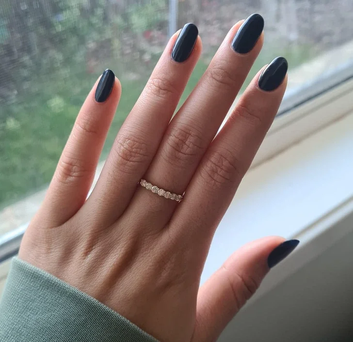 27 Beautiful Nail Colors For Every Skin Tone For Fall 2026