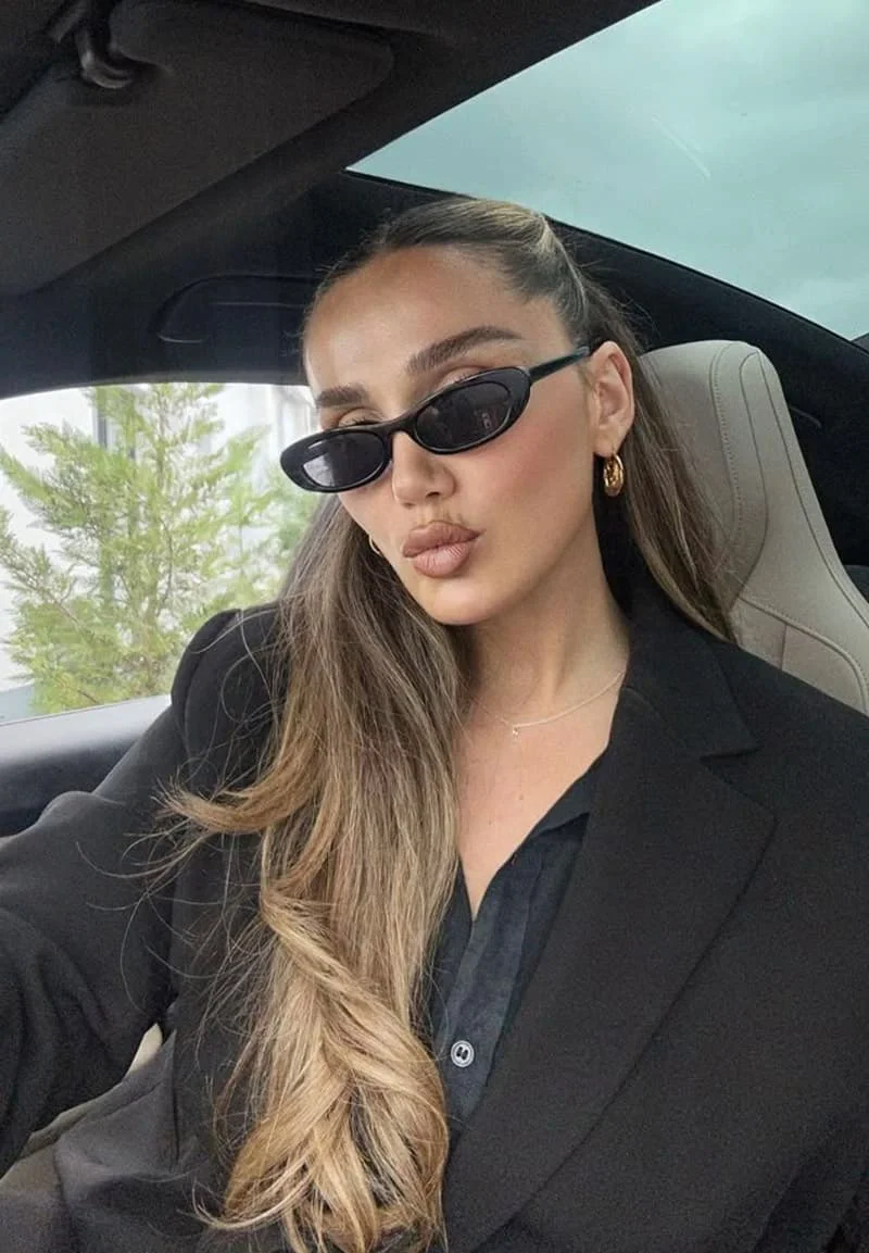 24 Best Hairstyles to Wear With a Pantsuit: Elegant & Modern Ideas