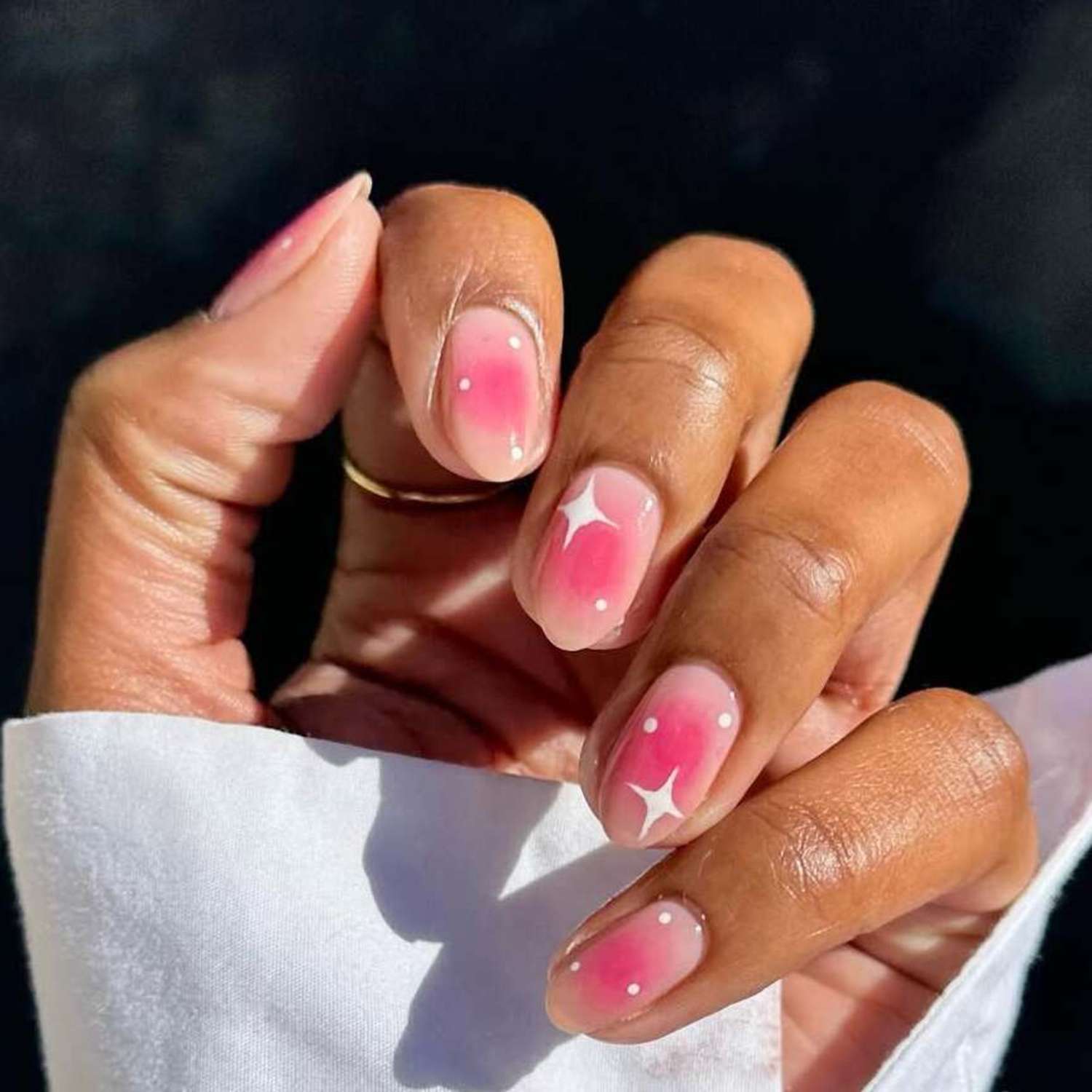 Soft Pink Aura Gradient with White Dots and Stars — Airbrush Nails
