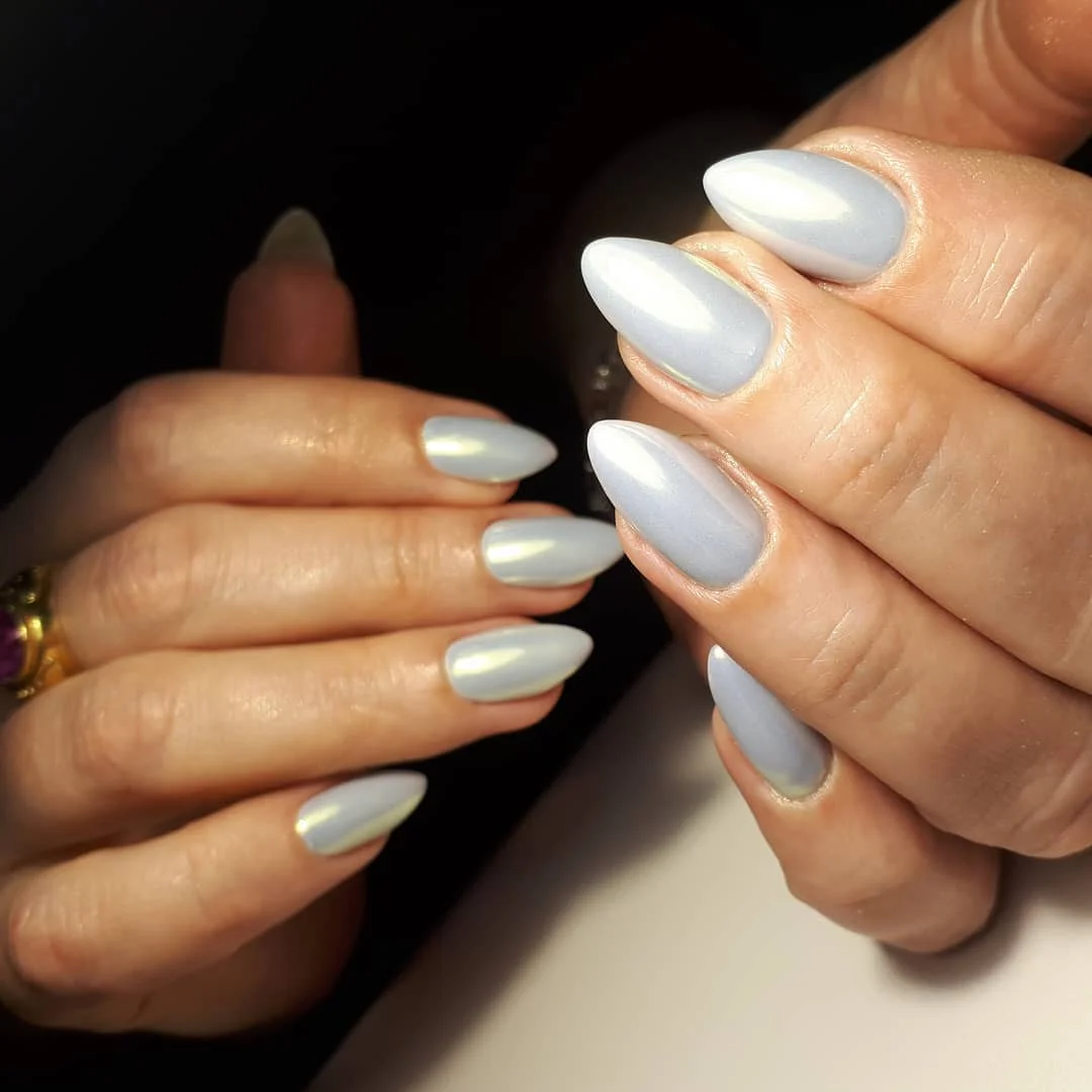 30 Elegant Milky Oval Nails With a Glossy Shine for a Timeless, Feminine Manicure Look