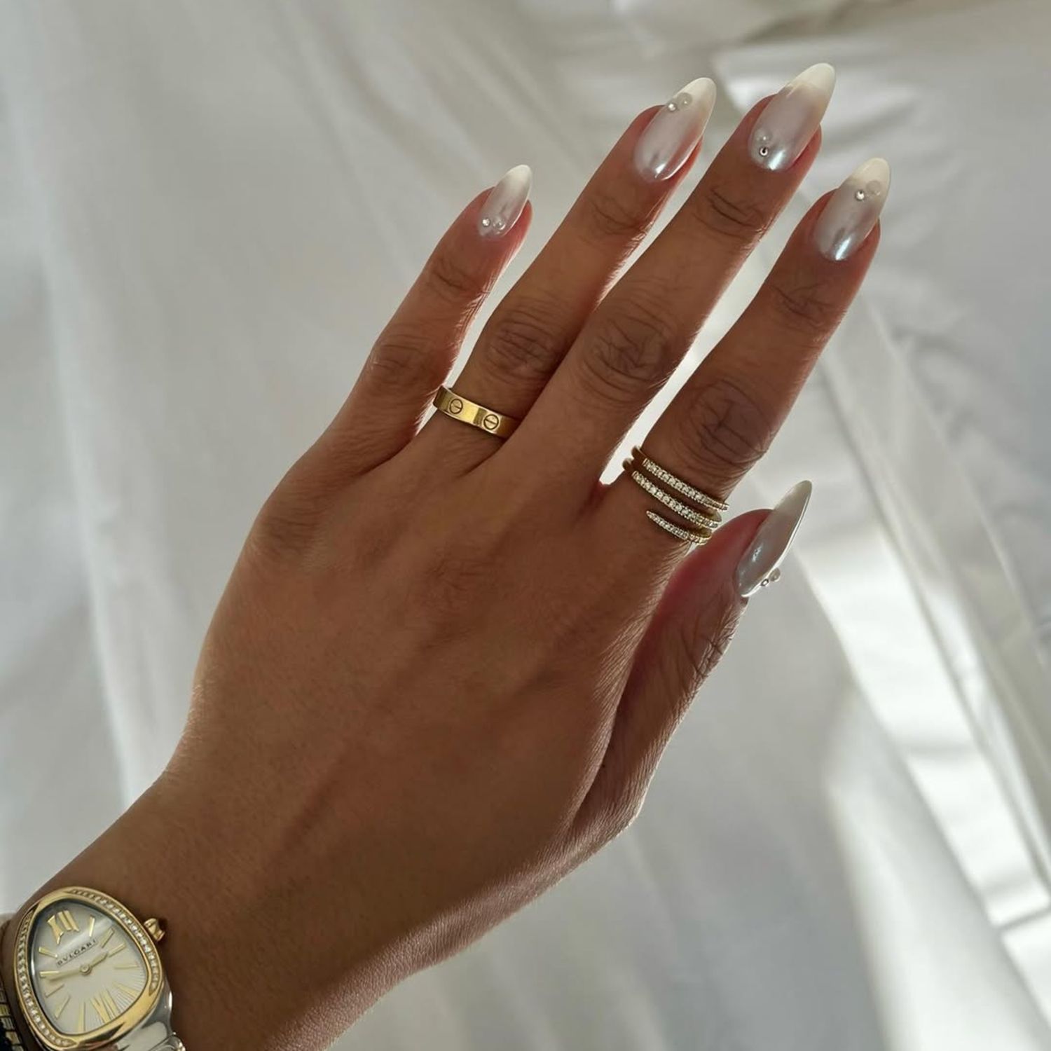 Winter Energy Off-White Chrome Dots Winter Energy Off-White Chrome Dots — White Chrome Nails