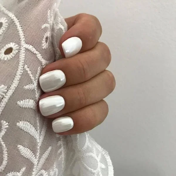 21 Pearl Powder Nails for a Chic and Elegant Manicure