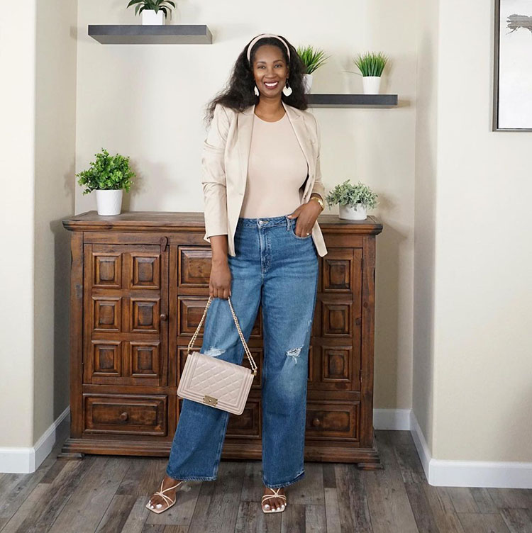 Beige Blazer and Distressed Jeans for Casual College Chic Beige Blazer and Distressed Jeans for Casual College Chic — College Outfits