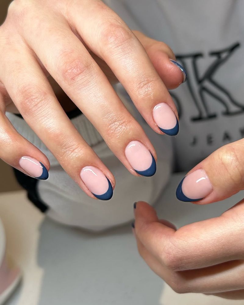 Short Almond Navy Blue French Tips — Blue French Tip Nails