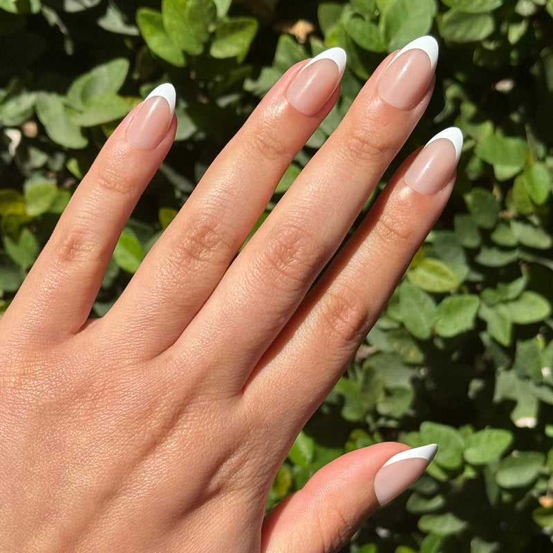 Mesmerizing Color-Shifting Chrome Nails — Medium Nails