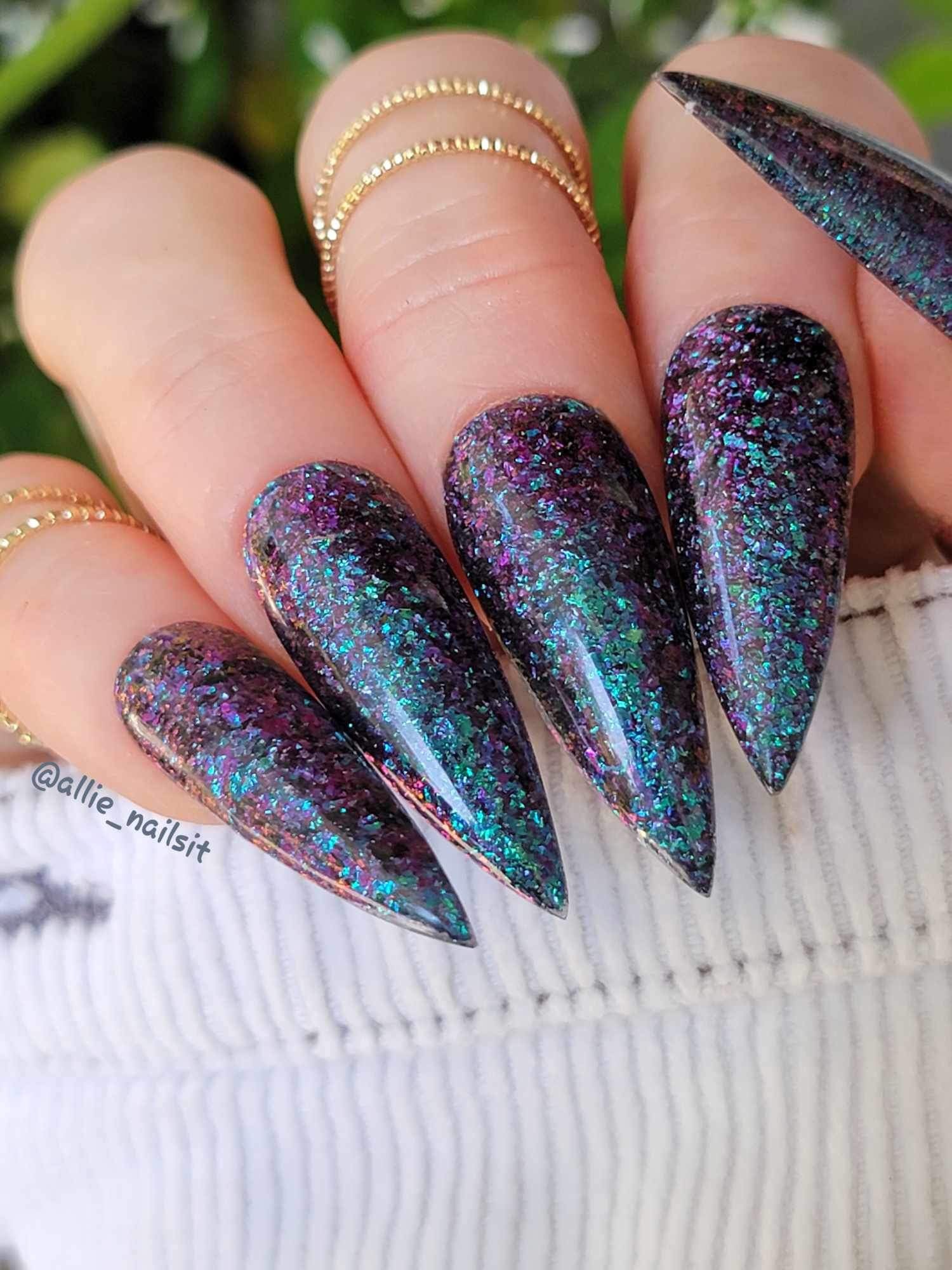 Iridescent Glitter Color Shift Stilettos Iridescent Glitter Color Shift Stilettos — Dip Powder Nails