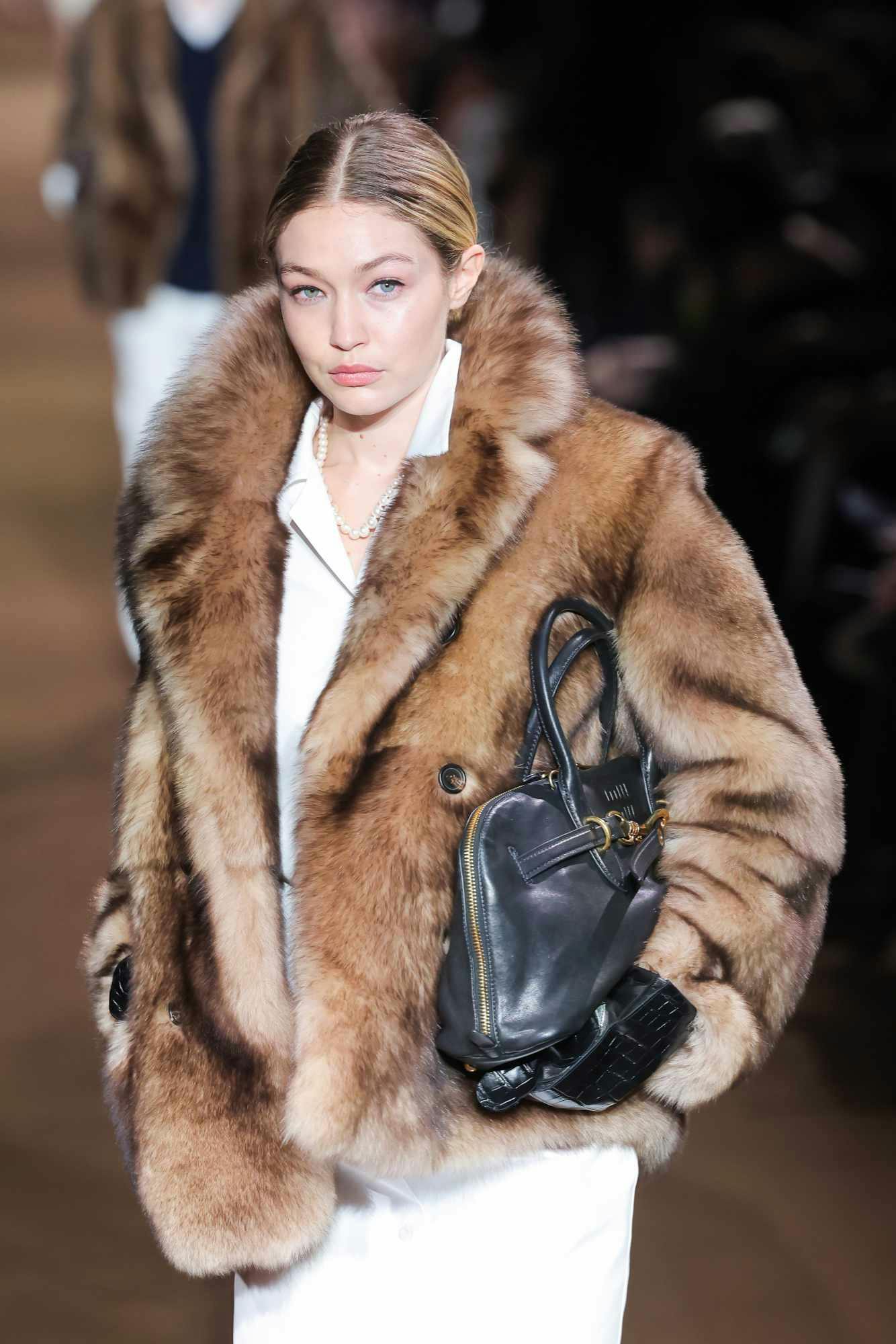 Brown Fur Coat with Pearl Necklace Brown Fur Coat with Pearl Necklace — Mob Wife Outfits