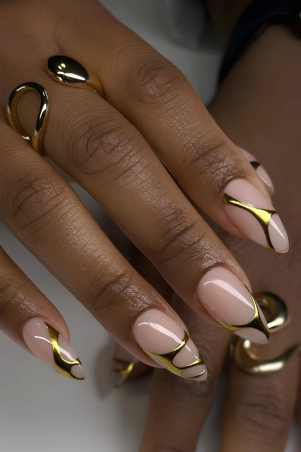 Abstract Gold Line Art Stiletto Nails Abstract Gold Line Art Stiletto Nails — Gold Nails
