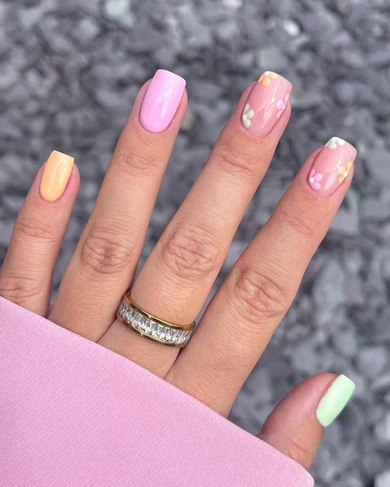 Pastel Square Nails with Simple Flower Art Pastel Square Nails with Simple Flower Art — Flower Nails