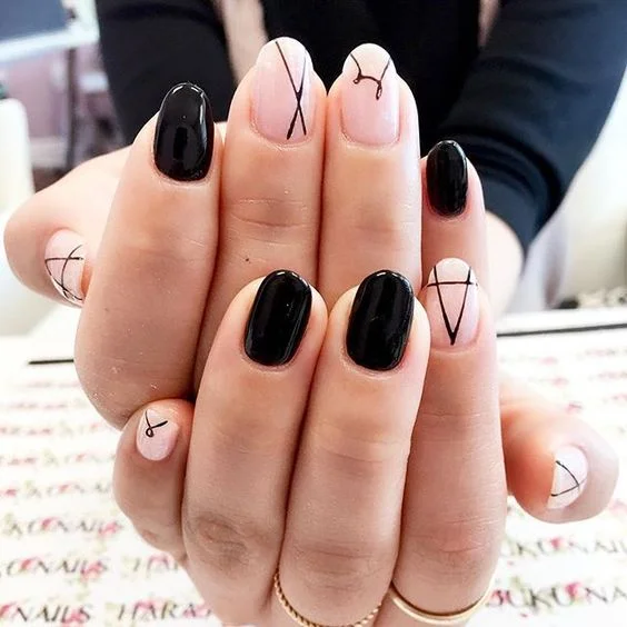 Black Line Art on Light Pink Black Line Art on Light Pink — Negative Space Nails