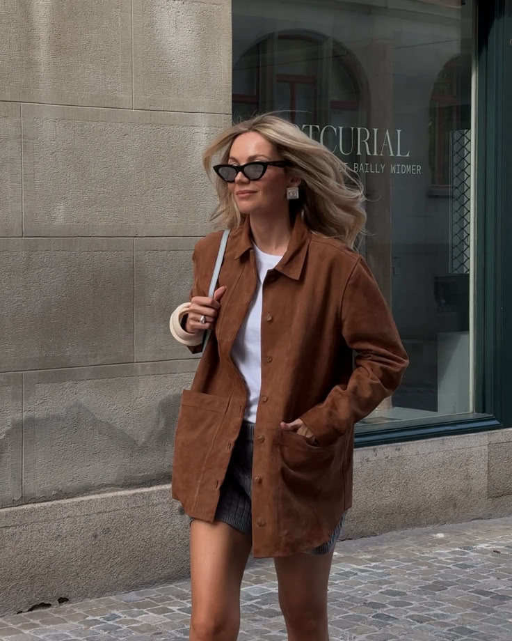 Suede Shirt Jacket Over T-Shirt and Shorts for City Outings Suede Shirt Jacket Over T-Shirt and Shorts for City Outings — Europe Outfits